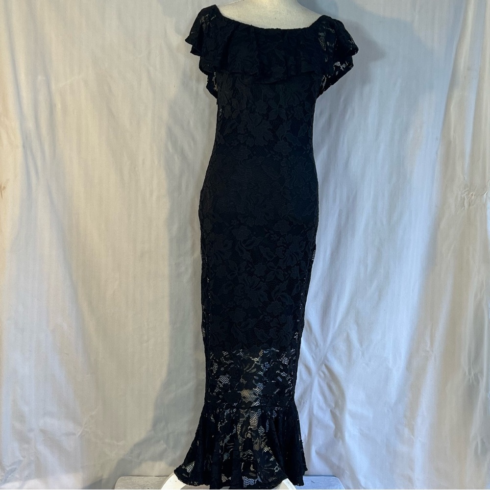 Fashion Nova Black Lace Maxi Dress Ruffle Hem & Shoulders Bodycon Sleeveless M👍